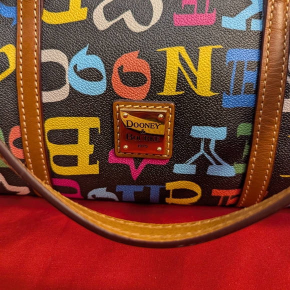 I Heart Dooney And Bourke Barrel Bag - Picture 2 of 7